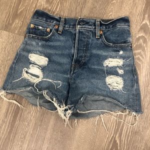 Levi’s Distressed Wedgie Shorts